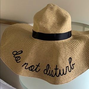 🏖 “2 Chic” beach hat